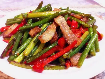 Pan-fried pork belly with garlic moss