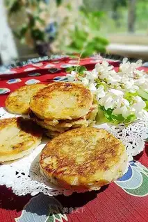 Sweet and sweet fried sophora cake