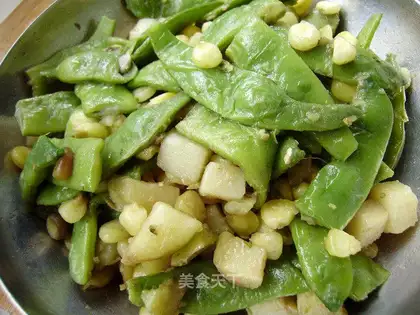 Corn kernels, potatoes, roasted beans