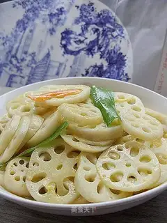 Sweet and sour lotus root slices