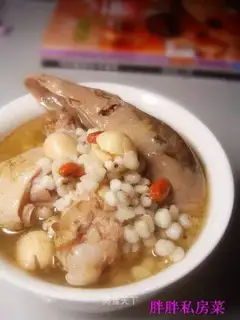 Duck soup with lotus seeds and coix rice
