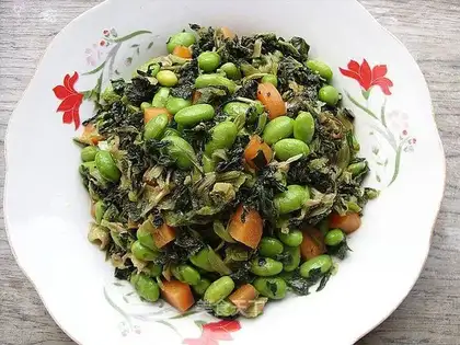 stir-fried edamame with dried plums and vegetables