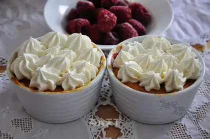 Raspberry cheese cup