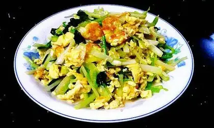 Scrambled leek with eggs