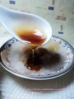 Apple raisins and honey porridge