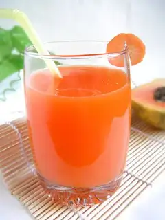Carrot and papaya juice