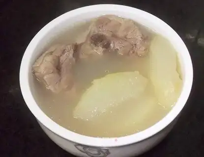 Stewed old duck with papaya and jade pillars