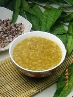 Peach blossom and brown sugar porridge