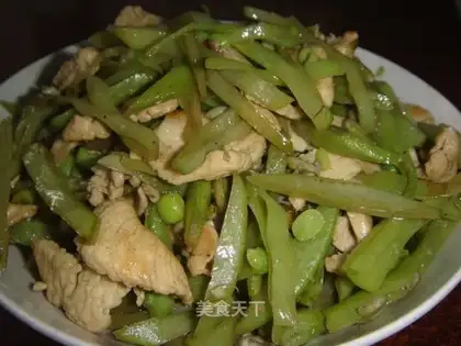 Fried shredded lentils with chicken slices