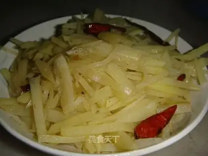 shredded potatoes with pickled pepper