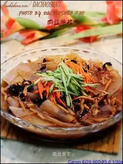 Stewed face with shredded pork