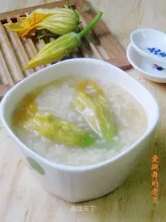 Pumpkin flower glutinous rice porridge