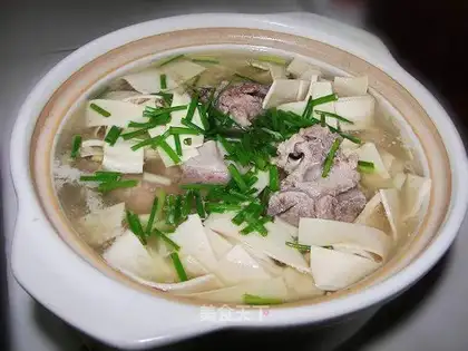Thousand slices of pork ribs in pot