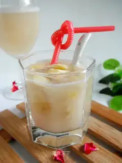 White pear, apple and banana juice