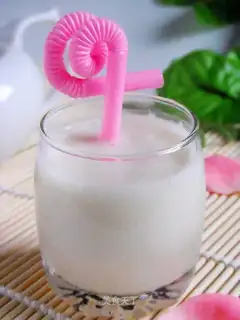 Milk fragrant red honey juice