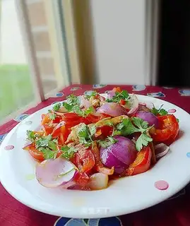 stir-fried shredded chicken with red pepper and onion