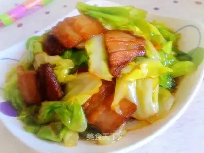 Sauteed pork slices with cabbage