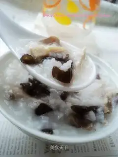 Black fungus pork tripe porridge