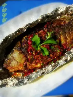 Crispy roasted crucian carp