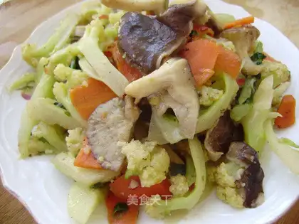 Braised cauliflower with mushroom