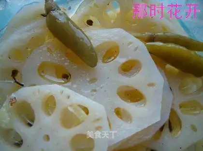 Lotus root slices with pickled pepper