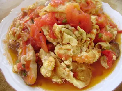Scrambled eggs with mushrooms and tomatoes