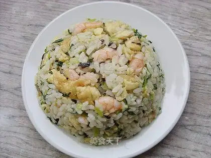 Fried rice with shrimp and egg