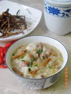 Daylily and bacon porridge