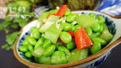 Fried loofah with edamame