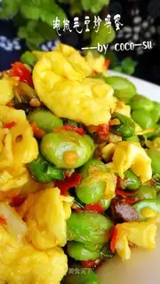 Scrambled egg with chopped pepper edamame