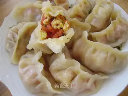 Steamed dumplings with tomato and egg