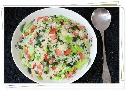 Crispy sausage and green vegetables fried rice