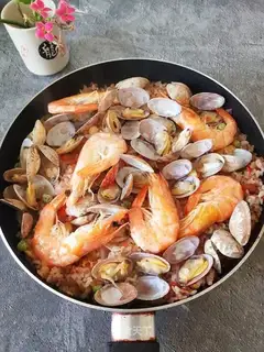 Improved version of Spanish seafood