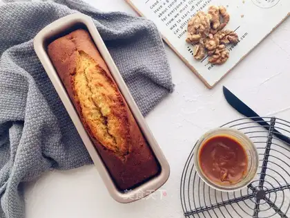 Peachy pound cake