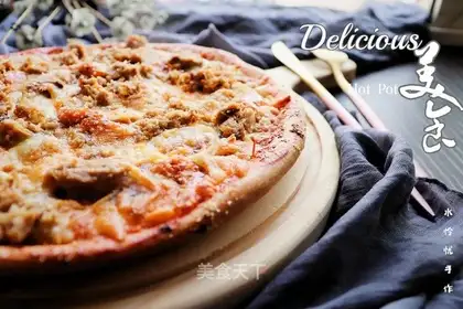A tuna salami coarse pizza