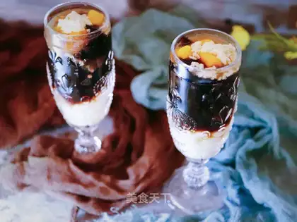 Wine and falcon fruit cups