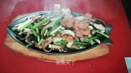 Iron-plated black pepper pepper and octopus