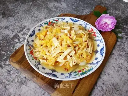 The cabbage is fried
