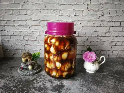 Pickle garlic
