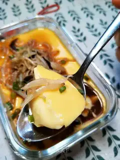 Onion silver fish steam eggs