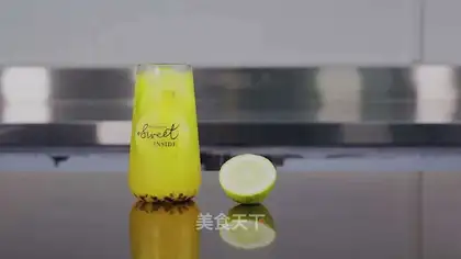 A glass of lemon
