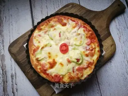 Onion ham pizza