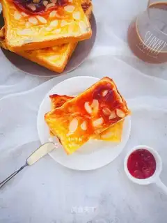 Rock-breeded cheese and toast