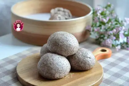 Black wheat buns