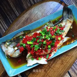 A pepper-cracker