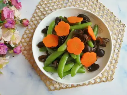 ♪ Sweet bean horns in the dark ♪