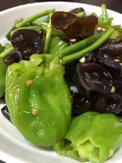 Nail peppers, black wood