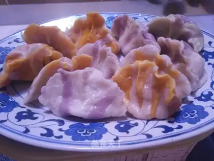 A flower dumpling
