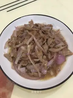 Black peppers with onions