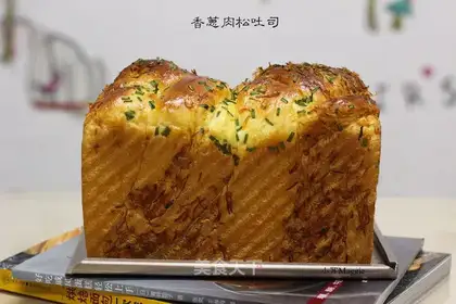 Onion pine toast